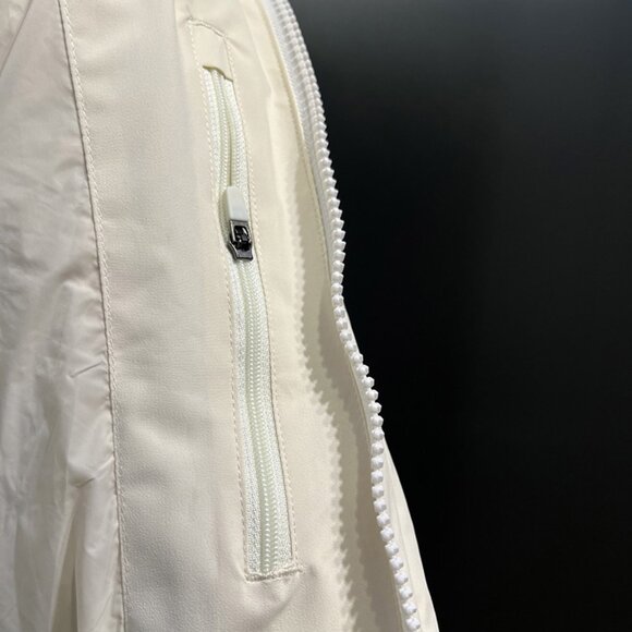 White MLB Down Vest - Picture 9 of 9